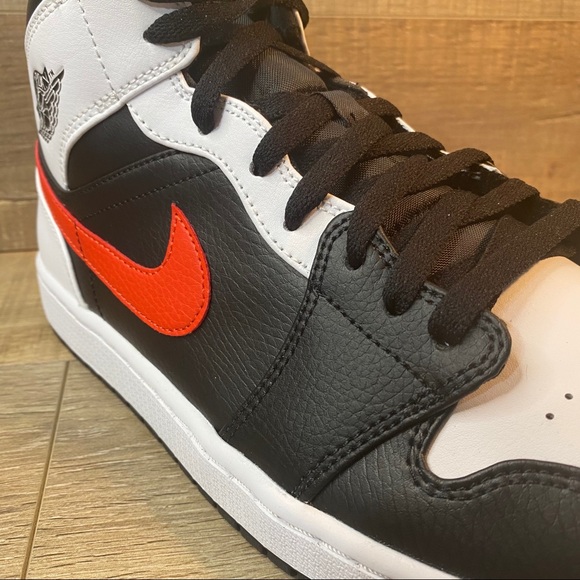 Jordan 1 Mid ‘Chile Red’ - Picture 6 of 7